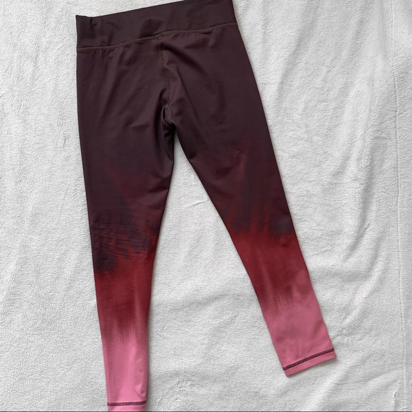❌SOLD❌Vie Active Rockwell Cherry Ombré Leggings - Picture 5 of 8